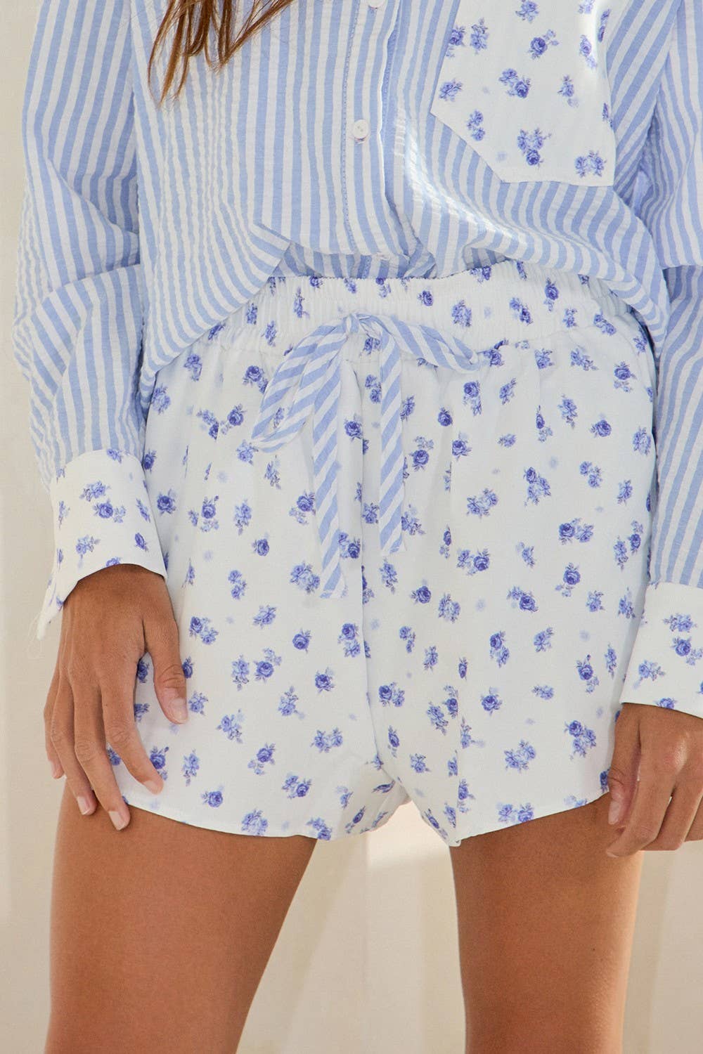 Elastic Waist Band Woven Shorts